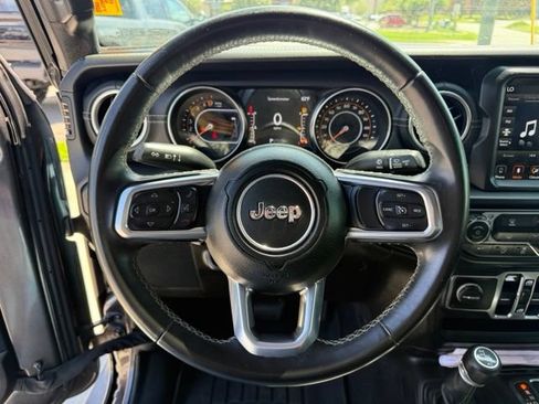 Used 2020 Jeep Gladiator Overland AWD/4WD image 17