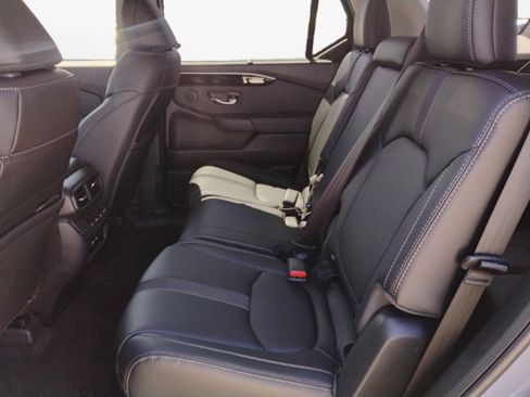 Certified 2025 Honda Pilot Touring image 13