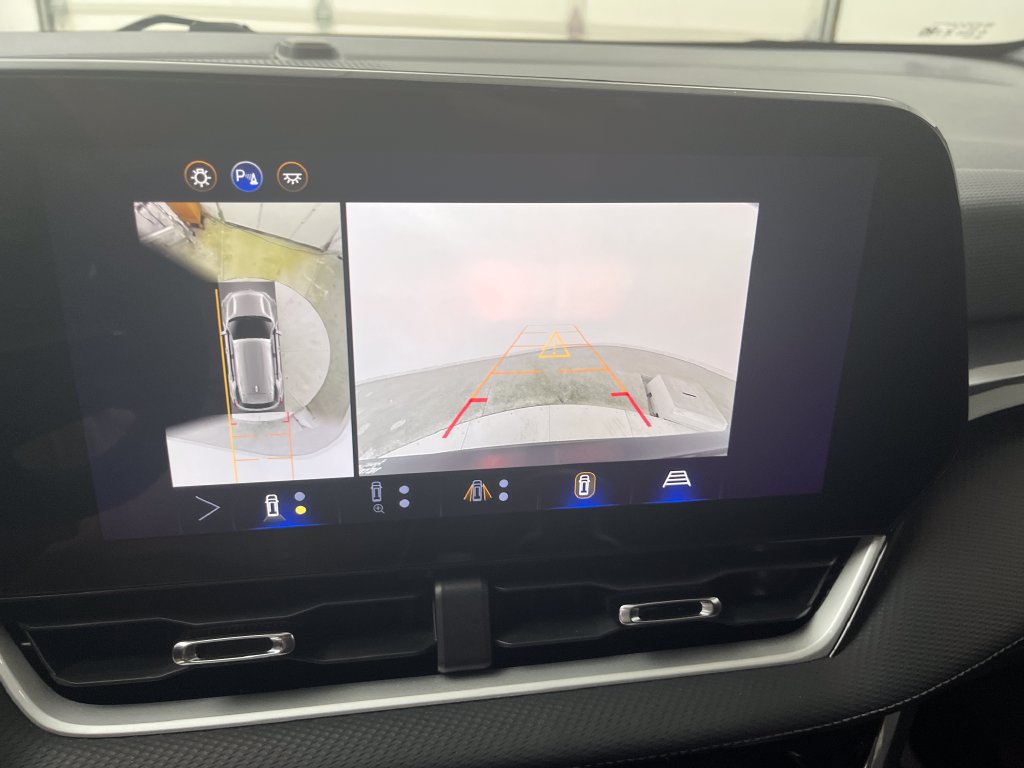 Used 2025 Chevrolet Equinox LT w/ Safety and Technology Package FWD image 22