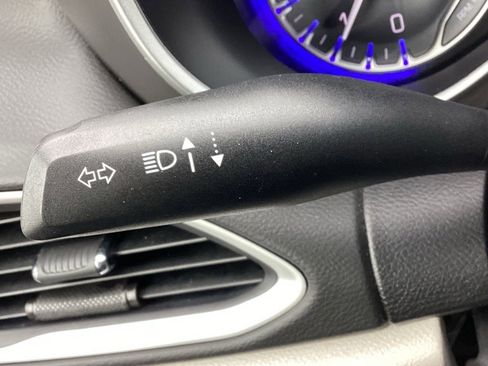 Used 2024 Chrysler Pacifica Touring-L image 28