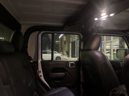 Used 2022 Jeep Gladiator Sport image 7