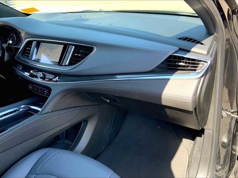 Used 2024 Buick Enclave Premium image 16