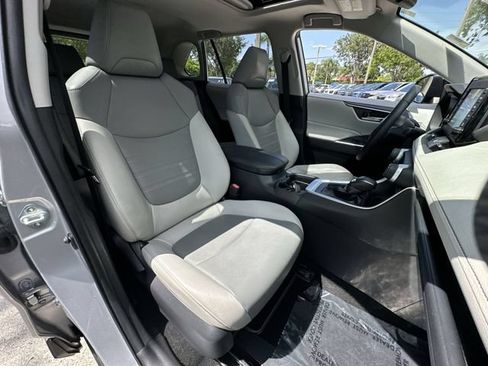 Used 2019 Toyota RAV4 XLE Premium FWD image 26