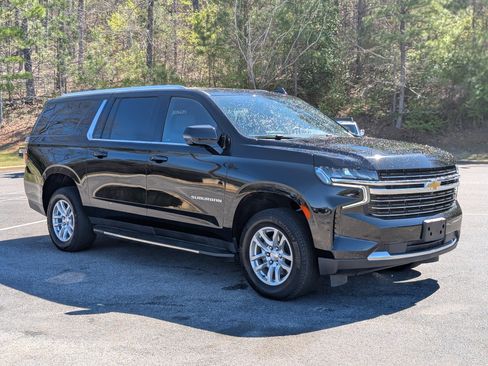 Used 2024 Chevrolet Suburban LT w/ Luxury Package RWD image 11