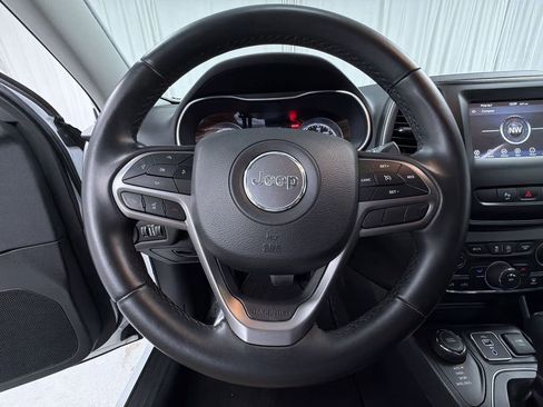 Used 2019 Jeep Cherokee Latitude Plus AWD/4WD image 24