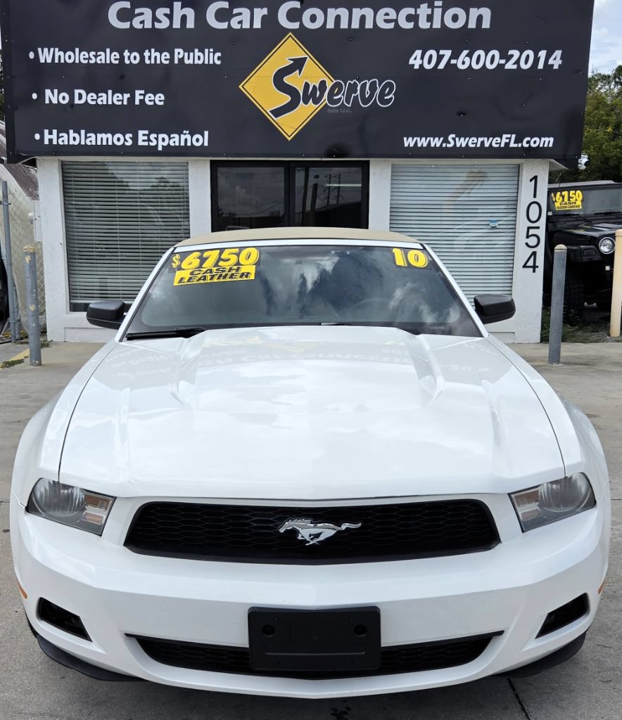 Used 2010 Ford Mustang Convertible RWD image 3