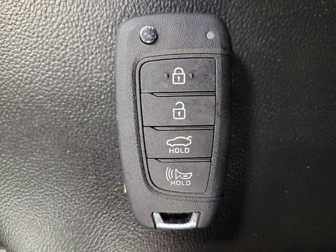Used 2024 Hyundai Elantra SE FWD image 32