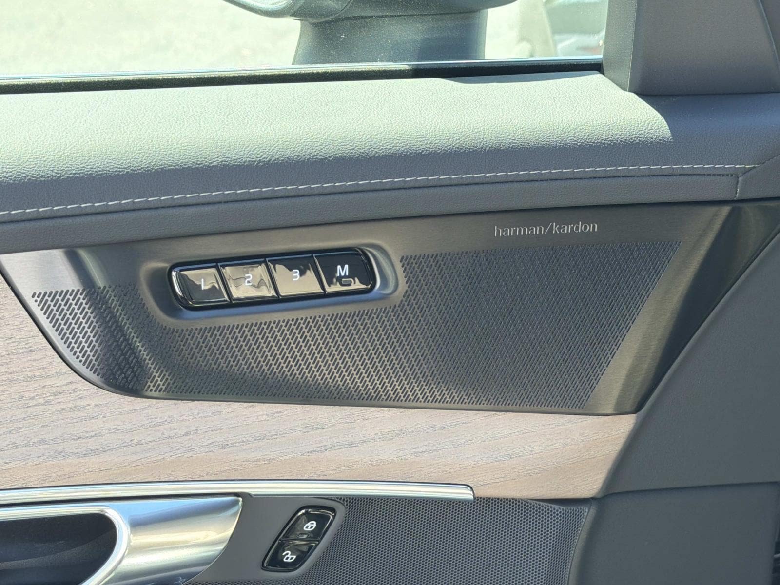New 2027 Volvo XC90 B5 Plus AWD/4WD image 12
