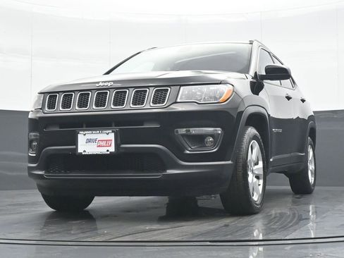 Used 2019 Jeep Compass Latitude AWD/4WD image 25