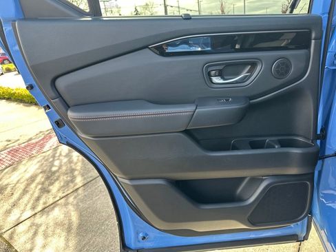 Used 2024 Honda Pilot TrailSport image 13