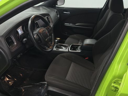 Used 2023 Dodge Charger SXT RWD image 10