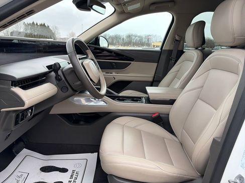 Used 2025 Lincoln Nautilus Premier image 17