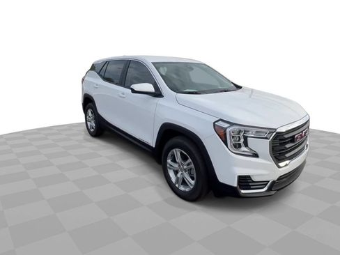 Used 2024 GMC Terrain SLE FWD image 2