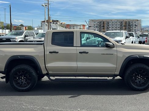 Certified 2023 Chevrolet Colorado Trail Boss w/ Advanced Trailering Package AWD/4WD image 4