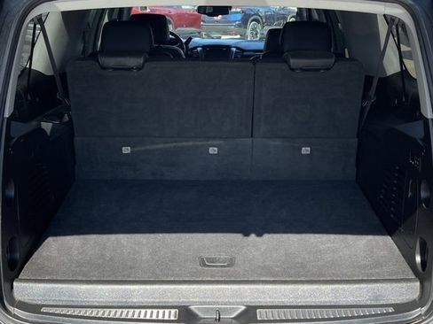 Used 2018 Chevrolet Suburban LT w/ Luxury Package image 6