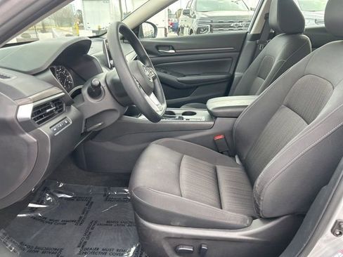 Used 2025 Nissan Altima 2.5 SV image 15
