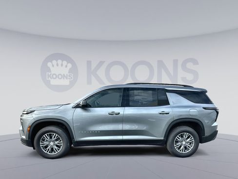 New 2025 Chevrolet Traverse LT w/ Enhanced Driving Package image 2