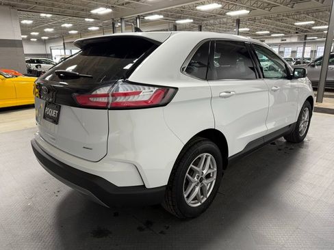 Used 2023 Ford Edge SEL w/ Convenience Package image 4
