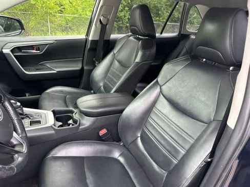 Used 2019 Toyota RAV4 XLE Premium w/ Cold Weather Package AWD/4WD image 5