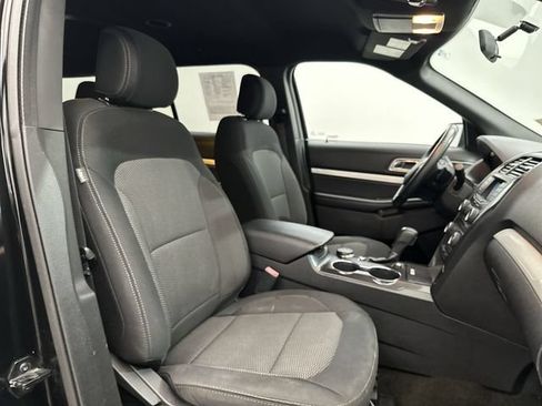 Used 2017 Ford Explorer XLT AWD/4WD image 28
