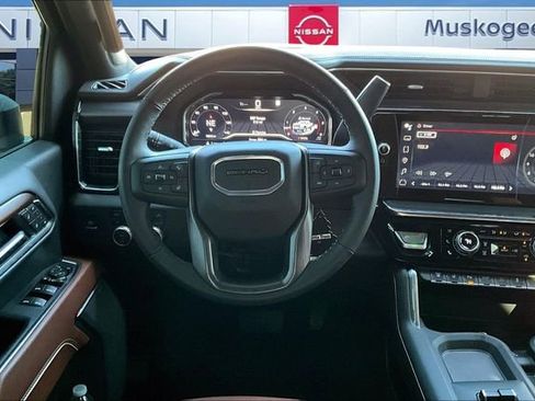 Used 2025 GMC Sierra 2500 Denali Ultimate image 9