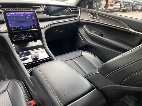 Used 2023 Jeep Grand Cherokee L Limited w/ Luxury Tech Group II image 18