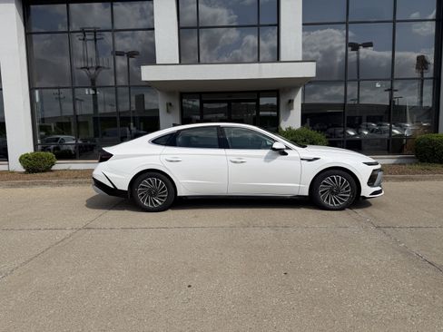 New 2026 Hyundai Sonata Limited FWD image 3