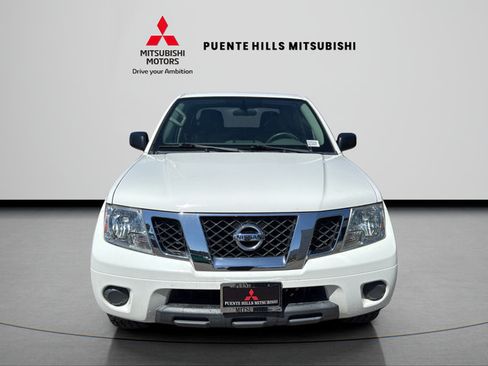 Used 2019 Nissan Frontier SV RWD image 2