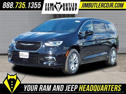 New 2026 Chrysler Pacifica Select