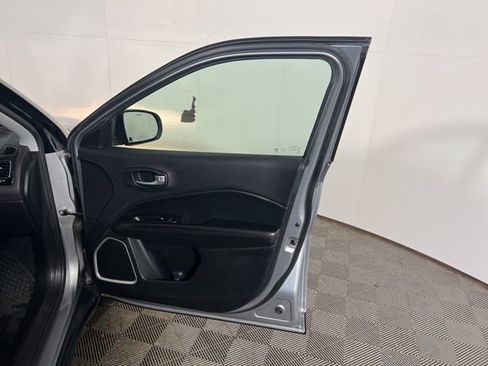 Certified 2018 Jeep Compass Latitude image 27