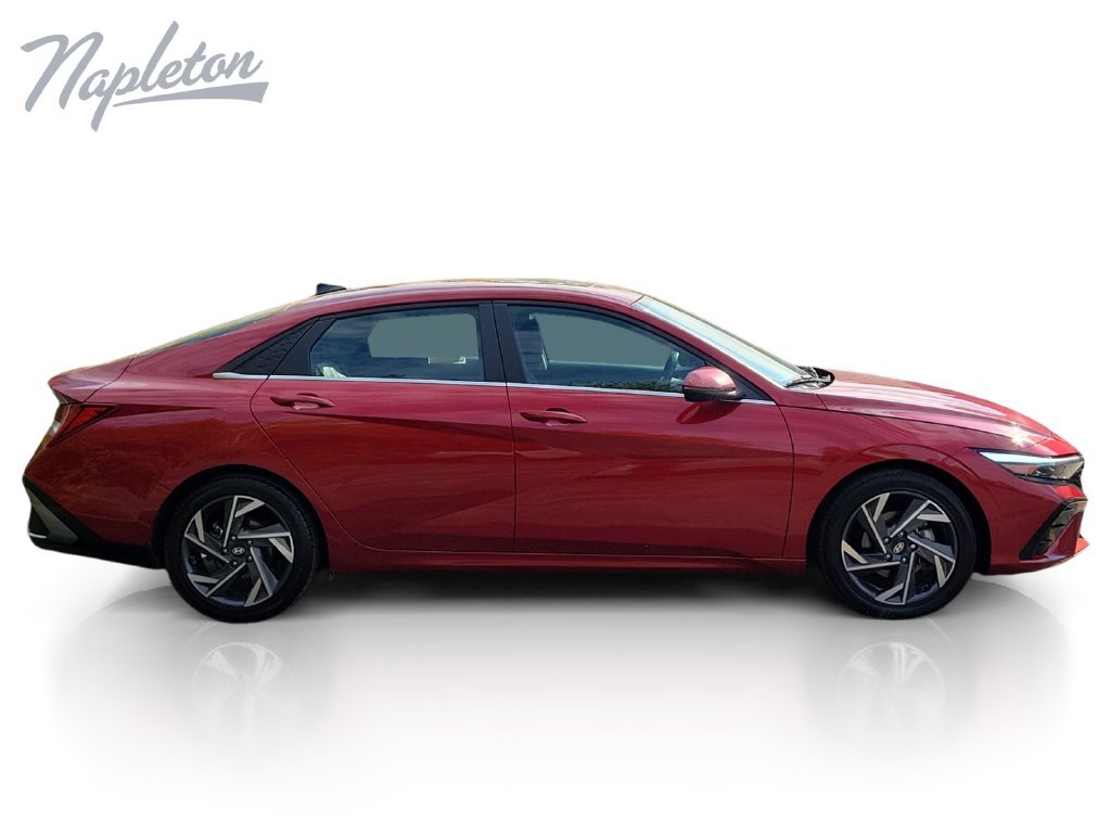 Used 2025 Hyundai Elantra Limited FWD image 7
