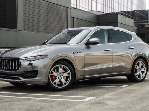 Used 2017 Maserati Levante S AWD/4WD image 38