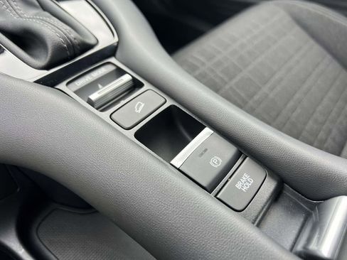 Used 2023 Honda HR-V LX image 39