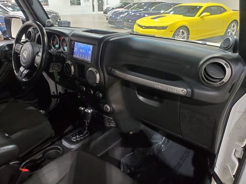 Used 2014 Jeep Wrangler Unlimited Sport w/ Connectivity Group image 15