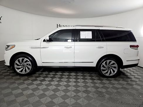 Used 2022 Lincoln Navigator Reserve AWD/4WD image 8