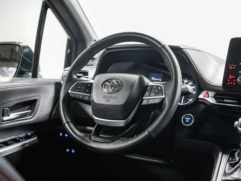 Used 2024 Toyota Sienna XSE w/ XSE Plus Package image 16