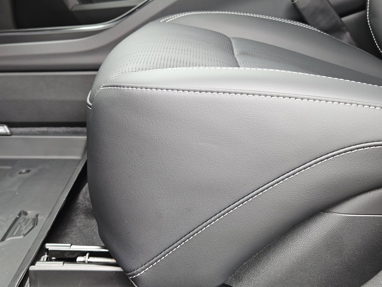 New 2026 Cadillac Lyriq Luxury w/ LPO, Floor Liner Package RWD image 17