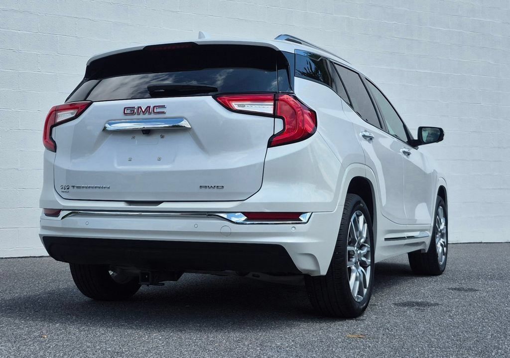 Used 2024 GMC Terrain Denali w/ Denali Premium Package AWD/4WD image 39