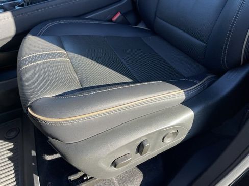 Used 2025 Chevrolet Traverse High Country image 16