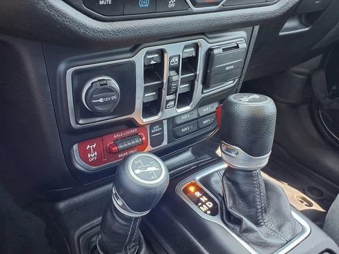 Used 2024 Jeep Wrangler Unlimited AWD/4WD image 12