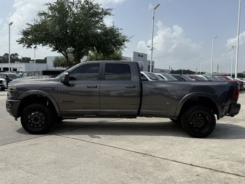 Used 2025 RAM 3500 Limited AWD/4WD image 9