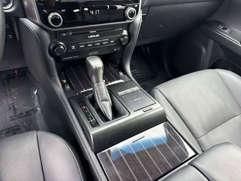 Used 2023 Lexus GX 460 Premium w/ Accessory Package AWD/4WD image 21