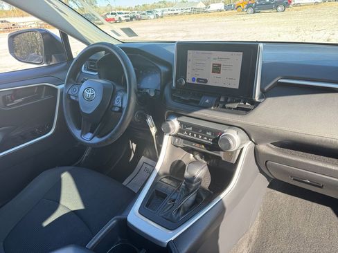 Used 2023 Toyota RAV4 LE image 17