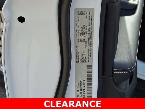 Used 2023 Jeep Grand Cherokee Laredo AWD/4WD image 26