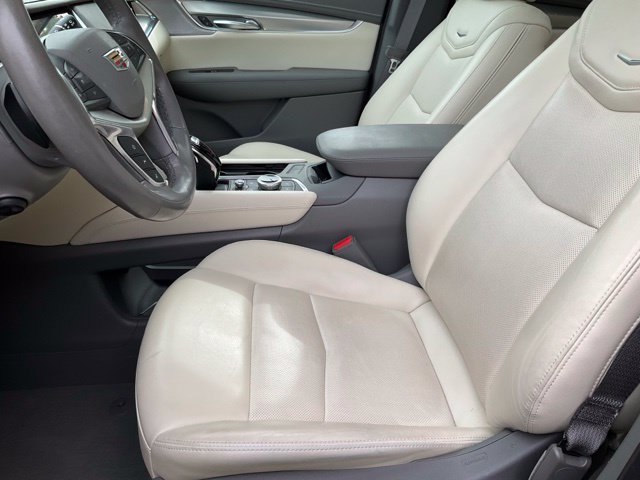 Used 2023 Cadillac XT5 Premium Luxury w/ Technology Package AWD/4WD image 5