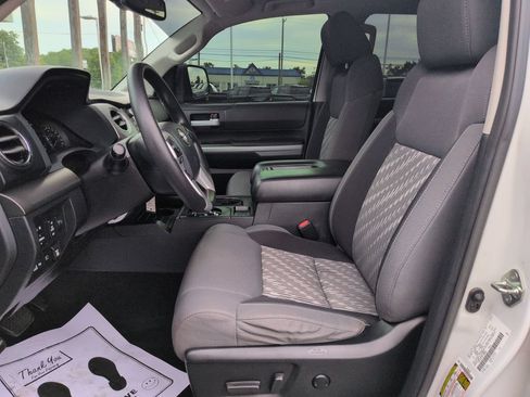 Used 2020 Toyota Tundra SR5 w/ SR5 Convenience Package AWD/4WD image 9