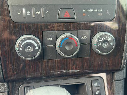 Used 2016 Chevrolet Traverse LT w/ Style and Technology Package FWD image 11