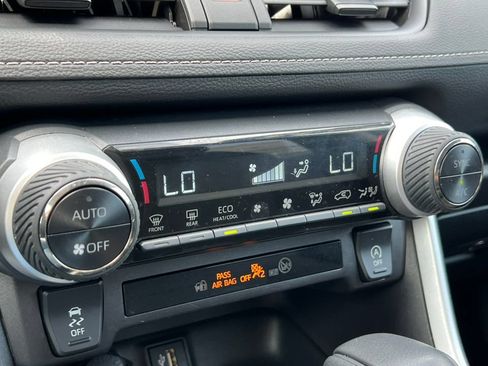 Used 2025 Toyota RAV4 XLE AWD/4WD image 23