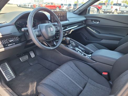 Used 2025 Honda Accord Sport image 9