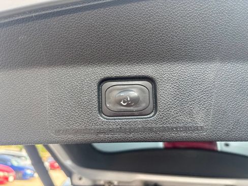 Used 2019 Ford Explorer XLT w/ Equipment Group 202A AWD/4WD image 38